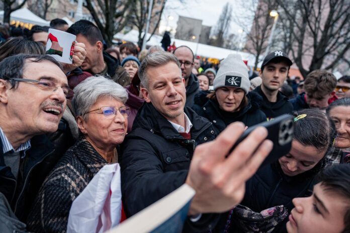 magyar péter a tömegben