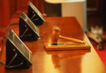 Felfüggesztett börtönre ítélték a repülőtéri taxitender vádlottjait