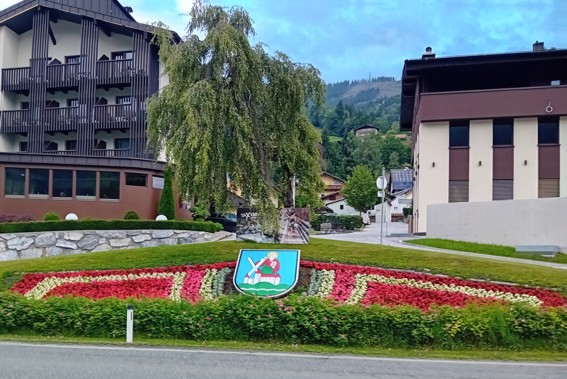 Taxenbach címer
