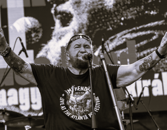 Meghalt Deák Bill Gyula – váratlanul hunyt el egy műtét után a magyar blues legendája