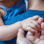 Egyre kevesebben fogadhatnak örökbe: hat év alatt több mint felére esett vissza az alkalmas jelentkezők száma